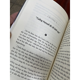 (Tác giả bán chạy do New York Times bầu chọn) THE BOMBER MAFIA: GIẤC MƠ, CÁM DỖ VÀ ĐÊM DÀI NHẤT TRONG THẾ CHIẾN II - Malcolm Gladwell - Nguyễn Bình Thành - Thới Ngọc Tuấn Quốc dịch - Saigonbooks – Nxb Thế Giới (Bìa mềm)