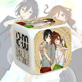 Đồng hồ báo thức để bàn in hình HORIMIYA đèn LED đổi màu anime chibi xinh xắn