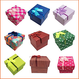 Hộp quà Vuông (nhí) V013 - 4,5 x 3 cm - Giao mẫu ngẫu nhiên