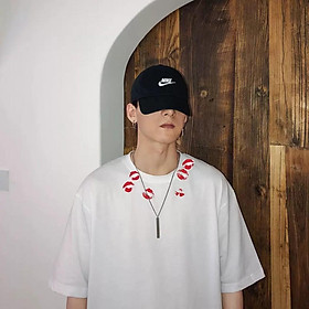 Áo thun ngắn tay không cổ ️Áo thun Stee môi hôn kiss trên cổ áo ️ ️ chất vải cotton chất mịn tốt aothununisex