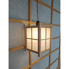 Mua Đèn gỗ thả trần  đèn thả bàn ăn gỗ tự nhiên  đèn decor phòng thiền  phòng trà đạo phong cách truyền thống Nhật Bản  chất liệu gỗ thông và Shoji nhập khẩu Nhật Bản  kích thước 18*18*24cm  gồm bóng lesd ánh sáng vàng