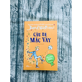 Cậu bé mặc váy