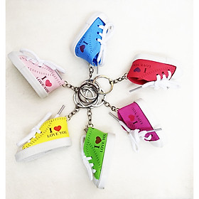 01 Móc khóa chiếc giày ( giao màu ngẫu nhiên )