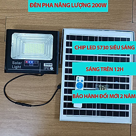 Mua Đèn led pha năng lượng mặt trời 100w 200w 300w có đèn báo dung lượng