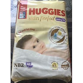 Hình ảnh Mẫu Mới - (Dùng Kèm Tã Vải Tam Giác) Miếng Lót Sơ Sinh Huggies Newborn 2 (Huggies NB2 60 Miếng) Skin Perfect Ngừa Hăm Cho Bé Từ 4-8kg - Miếng lót cho bé Huggies