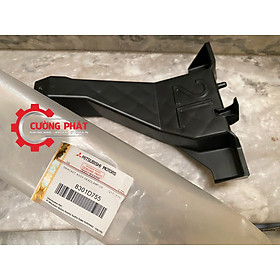 Giá đỡ đèn pha dưới Mitsubishi Xpander 2022 mã bên lái 8301D755