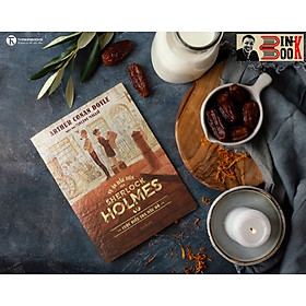 (In 300 bản, bìa vải canvas) VỤ ÁN ĐẦU TIÊN CỦA SHERLOCK HOLMES - Cuộc điều tra màu đỏ – Arthur Conan Doyle -Vincent Mallié minh hoạ – Cẩm Vân dịch - Thái Hà - NXB Hà Nội