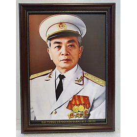 Cặp ảnh màu chân dung Chủ tịch Hồ Chí Minh và Đại tướng Võ Nguyên Giáp