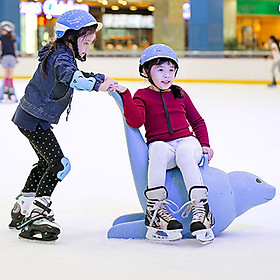 Vé vào cửa + Gói thuê giày trượt (bao gồm giày trượt, 1 đôi vớ) Sân băng Vincom Ice Rink Landmark 81 - Áp dụng thứ 2 - thứ 6
