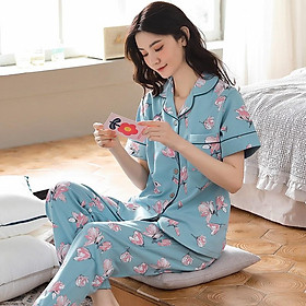 Bộ Pijama cộc tay nhẹ nhàng, sang trong, vải cotton 100% siêu thoáng mát, giặt máy thoải mái không bai, không xù lông.
