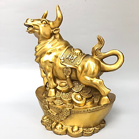 Mua Tượng con trâu sửu trên nén vàng bằng đồng thau linh vật phong thủy