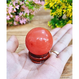 Hình ảnh Bi cầu đá thạch anh tự nhiên size 3.5cm đến 4.5cm kèm đế gỗ để bàn