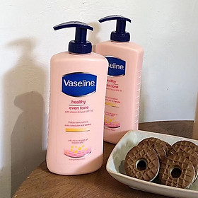 Sữa dưỡng thể dưỡng trắng ngày và đêm Vaselin 400ml