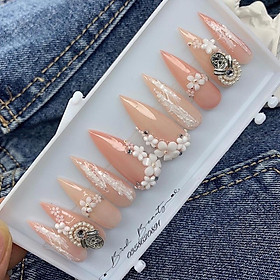 NAIL Box _ thiết kế hoa trắng sứ phom nhọn siêu đẹp