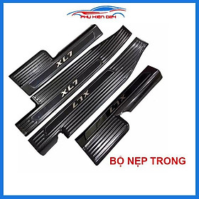 Bộ nẹp bước chân trong ngoài vân Cacbon xe XL7 2020-2021 chống trầy làm đẹp ô tô