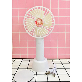 Mua Qụat BLACKPINK & THÀNH VIÊN sạc điện cầm tay mini 3 tốc độ có đèn ( màu ngẫu nhiên )