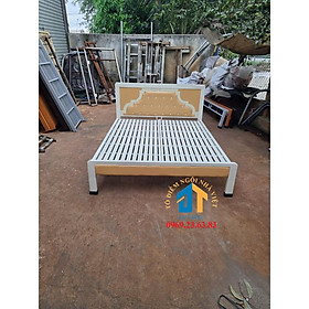 Mua Giường sắt hộp kích thước 1m6x2m màu trắng kem
