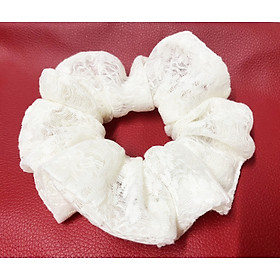 Cột tóc scrunchies lớn màu trắng thêu hoa cực xinh, đeo mát tay (mẫu mới)