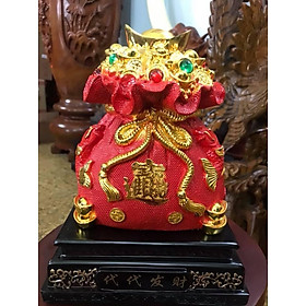 Tượng Túi Tiền Đỏ Đầy Thỏi Vàng To May Mắn cao 30cm x đk 21cm x sâu 18cm mệnh Hoả mệnh Thổ Món Quà Biếu tặng thật sự ý nghĩa dịp lễ tết, quà tặng tân gia, quà tặng khách hàng, quà tặng Sếp , quà tặng phong thuỷ ý nghĩa ạ