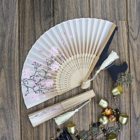 Quạt giấy Nhật Bản thanh tre tự nhiên in hình hoa độc đáo