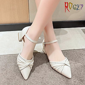 Sandal nữ bít mũi cách điệu, quai cài ROSATA RO627 - 4p - Đen, Kem - HÀNG VIỆT NAM - BKSTORE