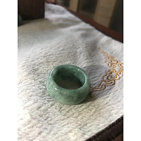 CHIẾC NHẪN CẨM THẠCH A HẸ XANH ĐẬM ĐỀU ĐÁ TỰ NHIÊN NI NHẪN BÊN TRONG  21MM  BẢN TO NAM ĐEO RẤT ĐẸP NAM MỆNH MỘC HỎA THỦY