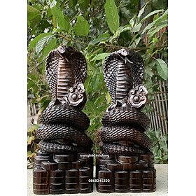 Tượng con rắn phong thủy bằng gỗ mun hoa kt cao 30cm
