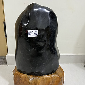Cây đá tự nhiên màu đen bóng cao 55 nặng 38 kg cả chân đế đá của Việt Nam cho người mệnh Mộc và Thủy
