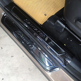 Ốp Bậc Cửa Xe SantaFe 2019 2020 2021 mẫu Titan
