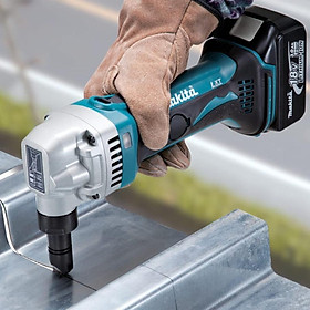 MÁY CẮT TÔN DÙNG PIN (18V) 1.900 L/P) (KHÔNG KÈM PIN VÀ ĐẾ SẠC) MAKITA DJN161Z- HÀNG CHÍNH HÃNG