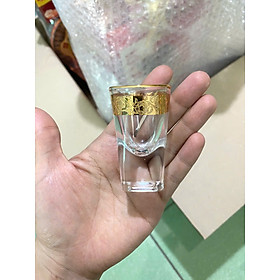 Ly thủy tinh nhỏ xinh chạm khắc hoa vàng