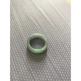 Chiếc Nhẫn phong thuỷ may mắn tài lộc nữ mới đá cẩm thạch tự nhiên Ni 17mm x cao 8mm màu xanh lý ngọc rêu đẹp xinh ạ