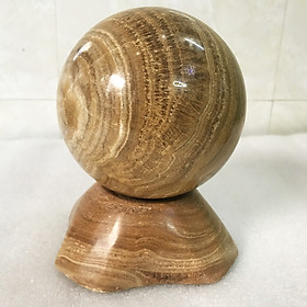 Mua Cầu bi đá phong thủy tự nhiên màu vàng và nâu vân gỗ đường kính hơn 11.5cm nặng 3 kg cho người mệnh Kim và Thổ