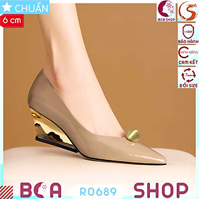 Giày đế xuồng cao gót nữ 6 phân RO689 ROSATA tại BCASHOP kiểu dáng hiện đại, thanh lịch và tôn dáng