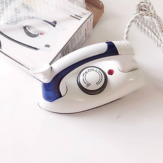 BÀN LÀ  DU LỊCH CẦM TAY NHỎ GỌN CHO NAM VÀ NỮ MANG ĐI CÔNG TÁC, DU LỊCH - BÀN ỦI HƠI NƯỚC MINI NHỎ GỌN, CÓ NÚM ĐIỀU CHỈNH NHIỆT ĐỘ PHÙ HỢP VỚI MỌI LOẠI QUẦN ÁO