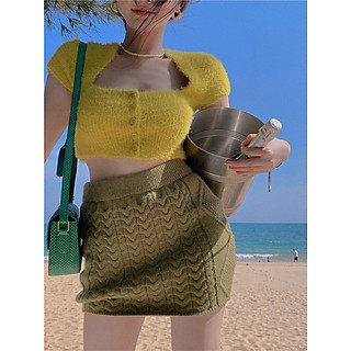 Áo len croptop giả lông chồn cổ vuông