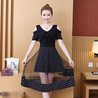 Đầm khoét vai phối tùng lưới xòe tròn chấm bi