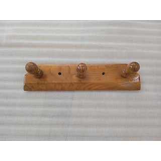 Giá treo quần áo gỗ N H home 3 móc gắn tường.