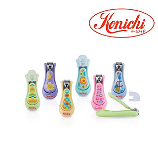 Bấm móng tay cho bé