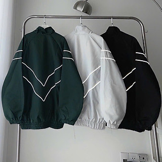 Áo khoác dù thêu logo phản quang toàn thân, tay áo và viền thân bo chun, phản quang phát sáng, form áo rộng mặc thoải mái