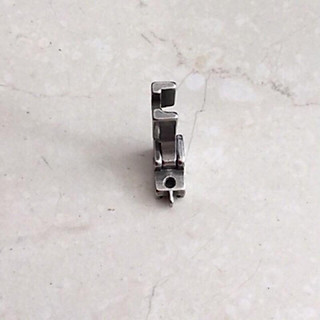 chân vit tra dây kéo giọt nước