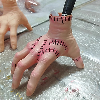 Mô hình bàn tay The thing trong phim Wednesday trang trí halloween phụ kiện chụp ảnh