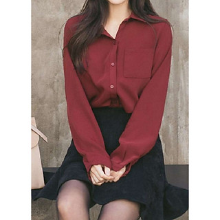 Áo sơ mi công sở nữ đỏ một túi ngực đơn giản.