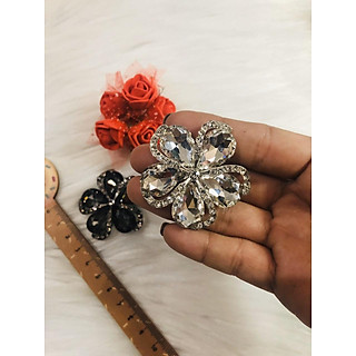 CÀI ÁO HOA ĐÍNH ĐÁ TRẮNG