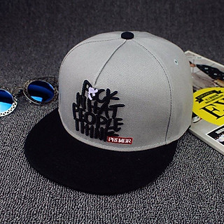 Mũ snapback không quan tâm