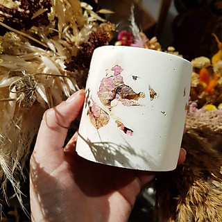 Nến thơm cao cấp bằng sáp tự nhiên được đựng trong cốc trang trí hoa giấy độc đáo, tinh dầu hữu cơ tự chọn