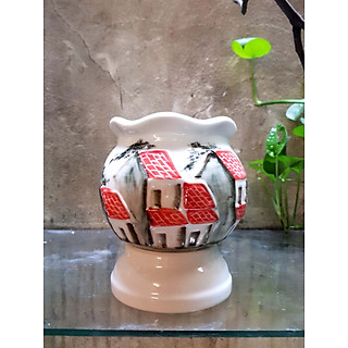 Đèn xông tinh dầu gốm sứ thấu quang, đèn ngủ, sử dụng điện, gốm Bát Tràng. Hoa văn phố cổ tinh xảo được điêu khắc trên thân đèn, trang trí nhà cửa, giúp không gian thông thoáng, mát mẻ. Tặng kèm 1 bóng đèn, giao từ HCM