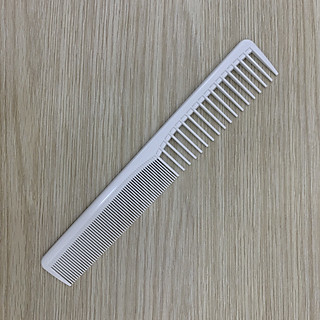 Lược cắt tóc răng to và nhỏ