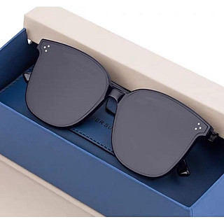 Kính râm đi nắng xì tai