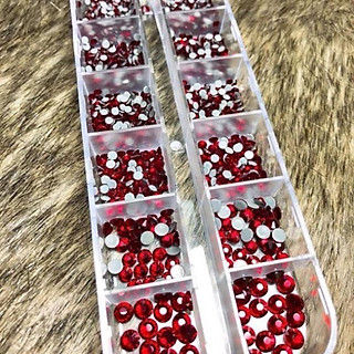 Khay đá chân keo mix size màu Đỏ Đô 1440v .